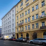 Sunny Safron Apartment