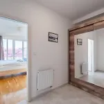 Sunny Safron Apartment