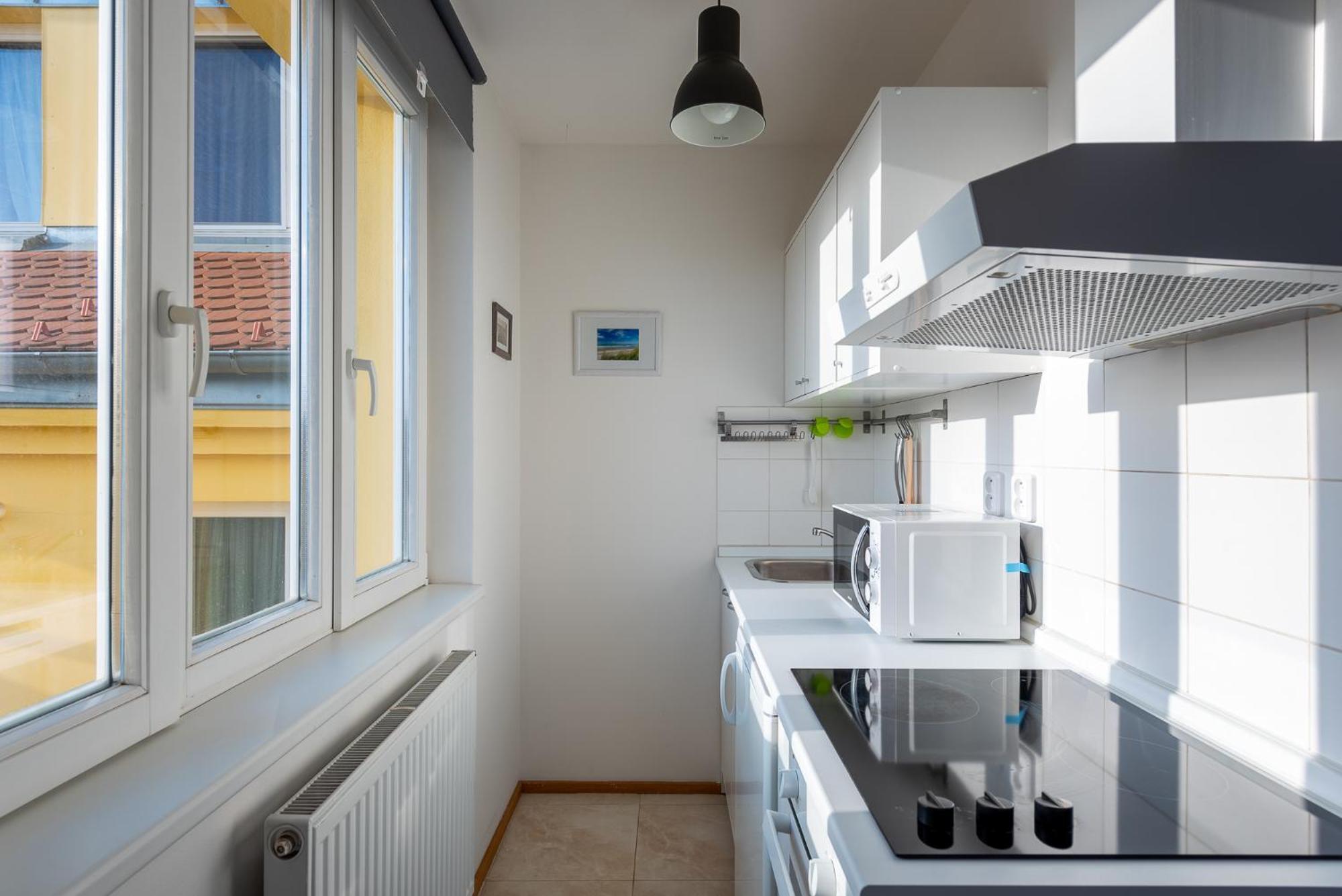 Sunny Safron Apartment
